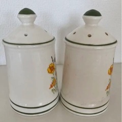 レトロな花柄のソルト＆ペッパー入れの画像