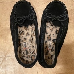 MINNETONKA ローファー