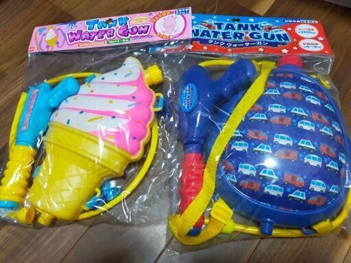 ウォーターガン ソフトクリーム はたらく車 タンク リュック式 水鉄砲