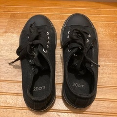 靴　スニーカー　黒　サイズ19からサイズ20🩷の画像