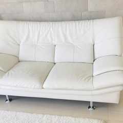 白レザーソファー