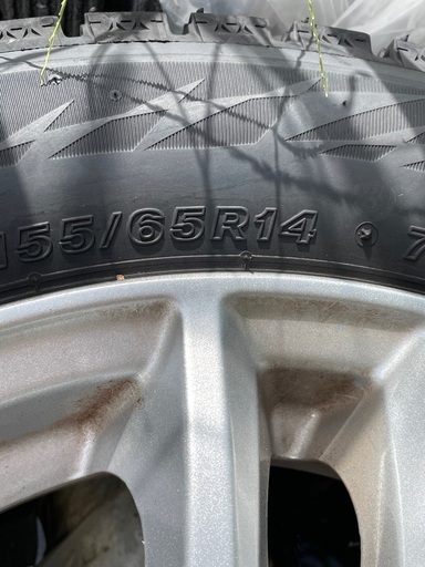 【終了しました】［中古］ホイール・ナット付スタッドレスタイヤ