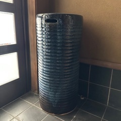 ヴィンテージ陶器の傘立ての画像