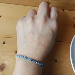 マクラメブレスレット（メタリックビーズ2粒）の画像