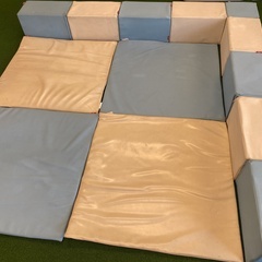 キッズプレイマット＆ブロック譲ります