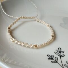 マクラメブレスレット（メタリックビーズ5粒）ラメ入りベージュ