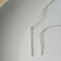 マクラメブレスレット（メタリックビーズ5粒）ラメ入りベージュの画像