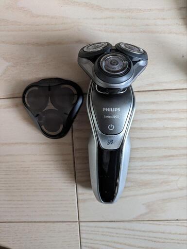 PHILIPS　髭剃りシェーバー　洗浄器付き