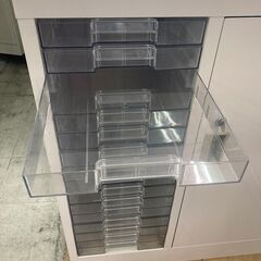 中古　コンビ書庫　レターケース（B4サイズ対応・クリスタルトレー）浅型18段　開き戸書庫（3段）　鍵付　W880×D400×H880　日本製　愛知　岐阜　三重　一宮市 グッドプライス一宮の画像