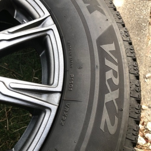 ブリヂストンのスタッドレス　14インチでアクアなどコンパクトカー用セットです。