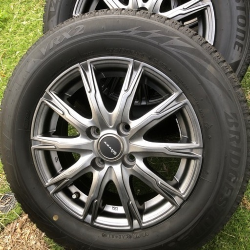 ブリヂストンのスタッドレス　14インチでアクアなどコンパクトカー用セットです。