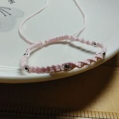 マクラメブレスレット（メタリックビーズ）ベビーピンクの画像