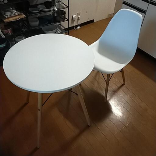 机と椅子