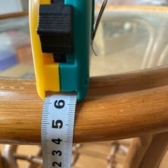 ガラスの丸テーブルの画像