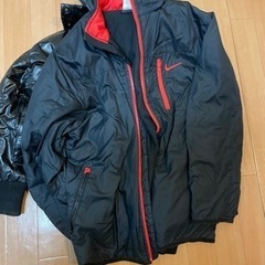 2枚は厚手パーカー、1枚はナイキのジャケットの画像