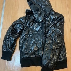 2枚は厚手パーカー、1枚はナイキのジャケットの画像