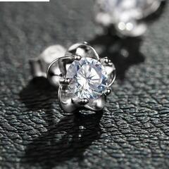 新品　CZダイヤモンド☆キュートフラワー＊ピアスの画像