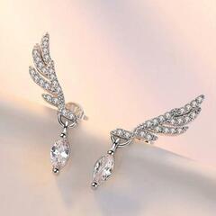 新品　CZダイヤモンド☆羽根ʚ♡ɞ ピアス　の画像