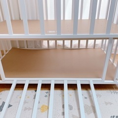 美品　ヤトミ　ベビーベッド　ホワイトの画像