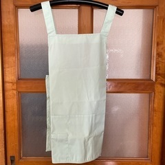 エプロン　薄いグリーン色