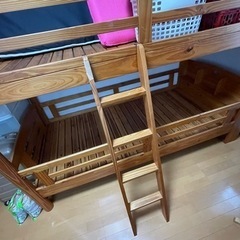 木製二段ベッドの画像