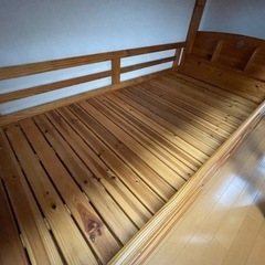 木製二段ベッドの画像