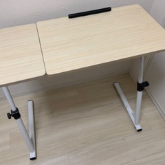 折りたたみ机の画像