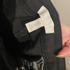 h&m 黒スキニーの画像