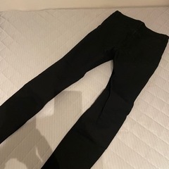 h&m 黒スキニーの画像