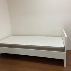【取りに来れる方】セミシングルベッド、マットレス