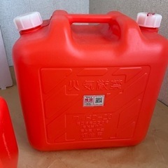 灯油タンク2個　電動式灯油ポンプ
