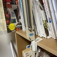 クラシカルなデスクライトの画像