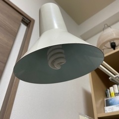クラシカルなデスクライトの画像
