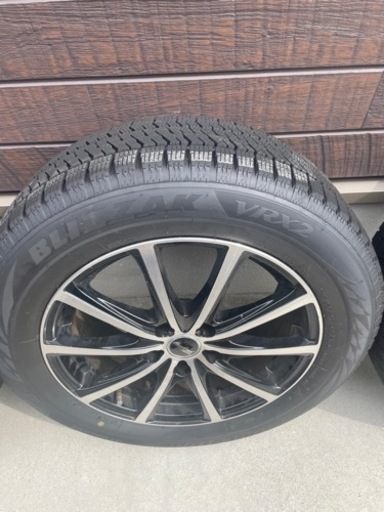 スタッドレスタイヤホイール付き　215\60R17