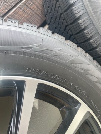 スタッドレスタイヤホイール付き　215\60R17
