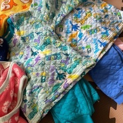 ベビー子供パジャマ5セットとベストの画像