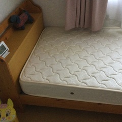 差し上げます。木製のベットになります。