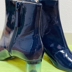ZARA レディースエナメルブーツ ネイビー 未使用の画像