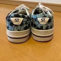 adidas27cmスニーカーの画像