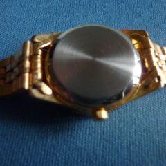 お下げ致しました！女性用腕時計！ゴールド側・クオーツ稼働！稼働致しています。の画像