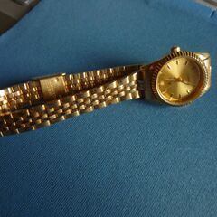 お下げ致しました！女性用腕時計！ゴールド側・クオーツ稼働！稼働致しています。の画像