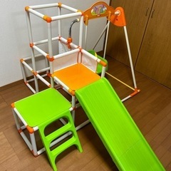 ジャングルジム、すべり台、鉄棒、ブランコ