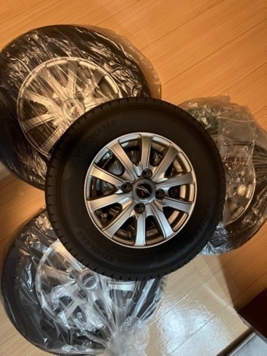 美品スタッドレスタイヤ　12インチ