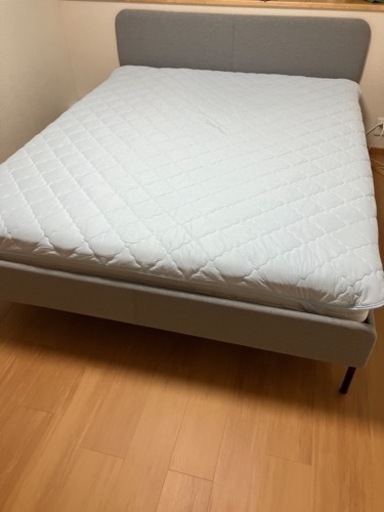 クイーンサイズ　ベッド