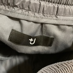 ユニクロ +J ワイドフィットテーパードイージーパンツ Mの画像