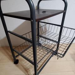 【取引中】キャスター付きネイルワゴンの画像