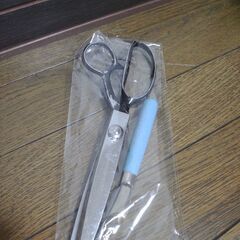 無料おまけ...手芸用品☆ギザギザに切れる布用ハサミとルレットのセット