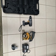電動丸鋸とドリルドライバー