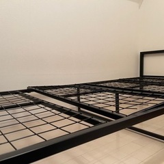 ベッドの骨組みの画像