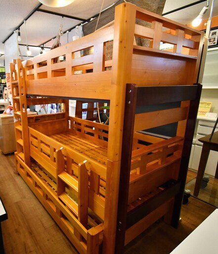 ●近郊配送可(^^♪●2021年購入　高耐荷重構造　3段ベッド●相模原　横浜　神奈川●2段ベッド　北欧　パイン材